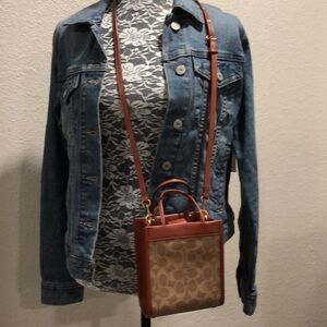 #206 Coach Mini Cashin Tote/ Crossbody